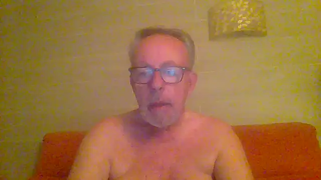 Snapshot of tuggy59 chatting on April 28, 2026, 4:17 am tuggy59 online show from April 28, 2026, 4:17 am