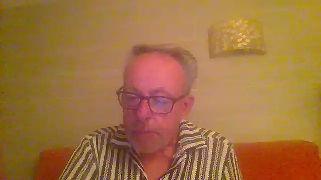 Snapshot of tuggy59 chatting on May 4, 2026, 4:41 am tuggy59 online show from May 4, 2026, 4:41 am