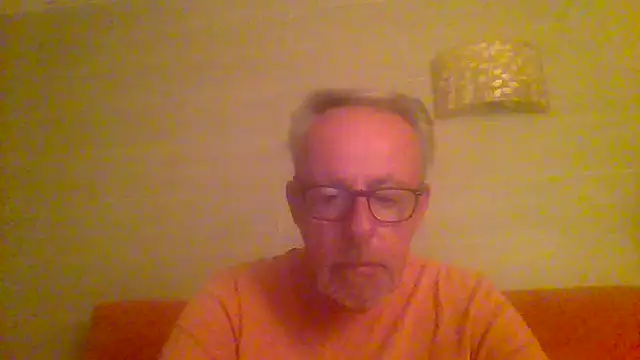 Snapshot of tuggy59 chatting on May 7, 2026, 4:40 am tuggy59 online show from May 7, 2026, 4:40 am