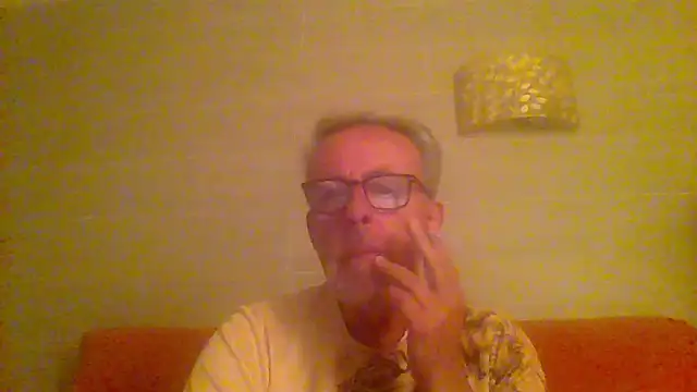 Snapshot of tuggy59 chatting on May 8, 2026, 4:40 am tuggy59 online show from May 8, 2026, 4:40 am