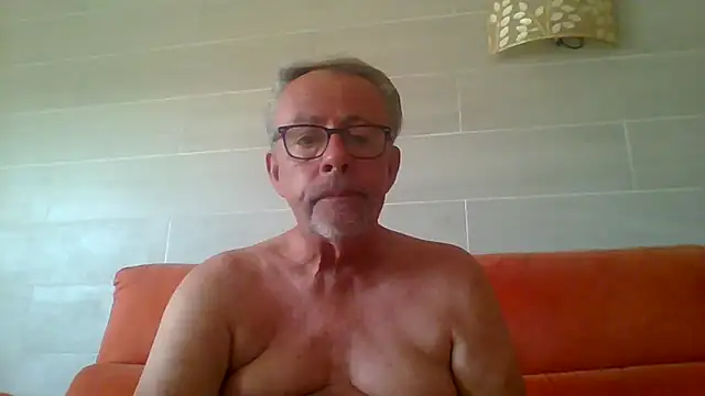 tuggy59 online show from June 5, 2026, 6:52 am