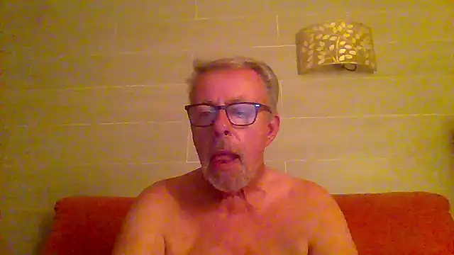 tuggy59 online show from June 7, 2026, 4:38 am