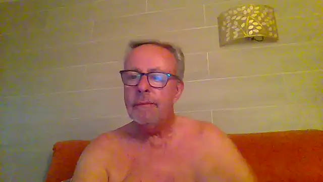 tuggy59 online show from June 10, 2026, 5:07 am