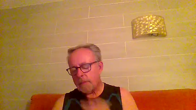 tuggy59 online show from June 15, 2026, 4:36 am