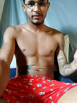 cirilopaupqueno online show from September 29, 2025, 8:02 pm