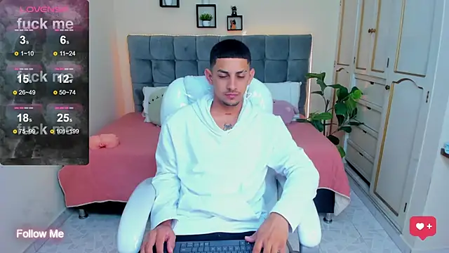 Snapshot of Alex_cute77 chatting on January 11, 2025, 12:18 pm Alex cute77 online show from January 11, 2025, 12:18 pm