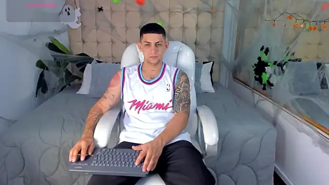 Alex cute77 online show from October 29, 2025, 11:45 am