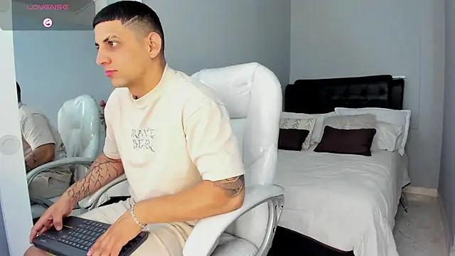 Alex cute77 online show from January 9, 2026, 12:41 pm