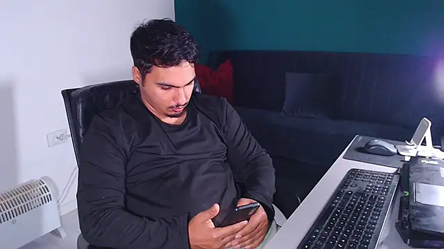 Snapshot of ZenoBaro1 chatting on February 4, 2025, 1:59 pm ZenoBaro1 online show from February 4, 2025, 1:59 pm