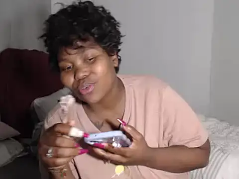 Real1SweetQueen online show from October 4, 2025, 7:56 pm