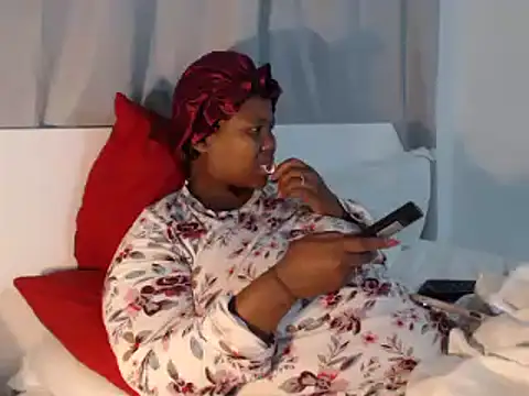 Real1SweetQueen online show from October 20, 2025, 5:24 pm