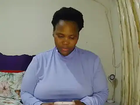 Real1SweetQueen online show from June 18, 2026, 5:06 pm