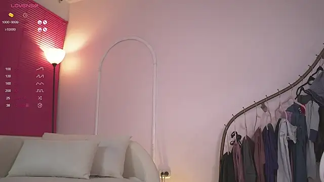 mia colin1  online show from December 28, 2024, 11:16 pm