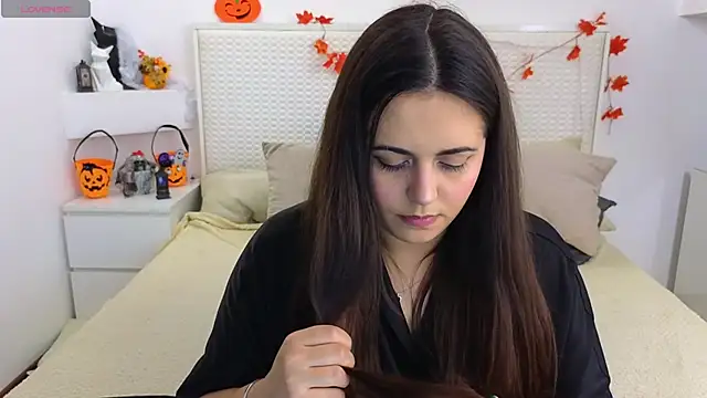 Eva Rogers  online show from October 31, 2025, 9:27 pm