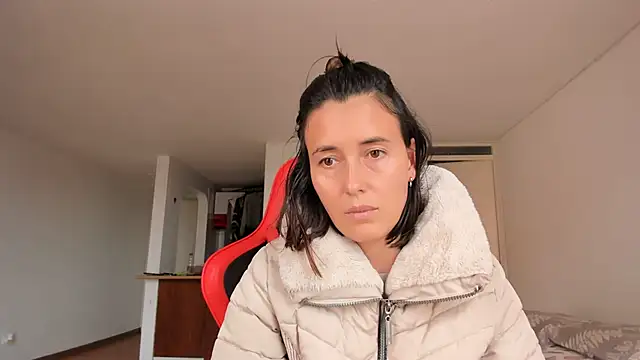 zoe jeane beker online show from February 4, 2025, 9:20 pm