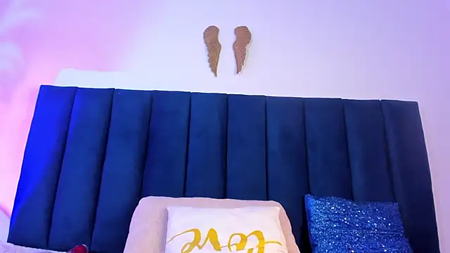 Anette  online show from March 18, 2026, 7:50 pm