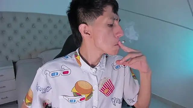 Snapshot of DereckCooperr chatting on October 9, 2025, 9:13 pm DereckCooperr online show from October 9, 2025, 9:13 pm