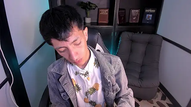 Snapshot of DereckCooperr chatting on October 10, 2025, 9:25 pm DereckCooperr online show from October 10, 2025, 9:25 pm