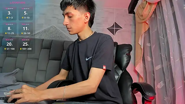 Snapshot of DereckCooperr chatting on November 4, 2025, 11:15 pm DereckCooperr online show from November 4, 2025, 11:15 pm