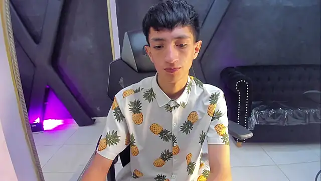 Snapshot of DereckCooperr chatting on November 11, 2025, 10:43 pm DereckCooperr online show from November 11, 2025, 10:43 pm