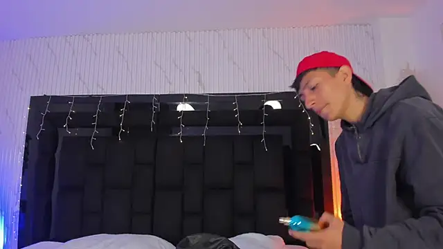 Snapshot of DereckCooperr chatting on February 8, 2026, 9:18 pm DereckCooperr online show from February 8, 2026, 9:18 pm