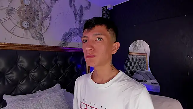 Snapshot of DereckCooperr chatting on March 30, 2026, 8:32 pm DereckCooperr online show from March 30, 2026, 8:32 pm