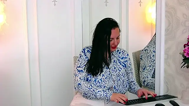 Snapshot of JudithCombs chatting on December 11, 2024, 12:55 pm JudithCombs online show from December 11, 2024, 12:55 pm