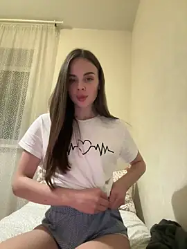 KristenSayles online show from December 5, 2024, 4:01 pm