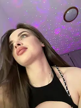 KristenSayles online show from March 4, 2025, 10:49 pm