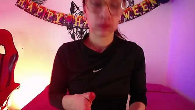 Katy Van online show from November 1, 2025, 8:44 pm