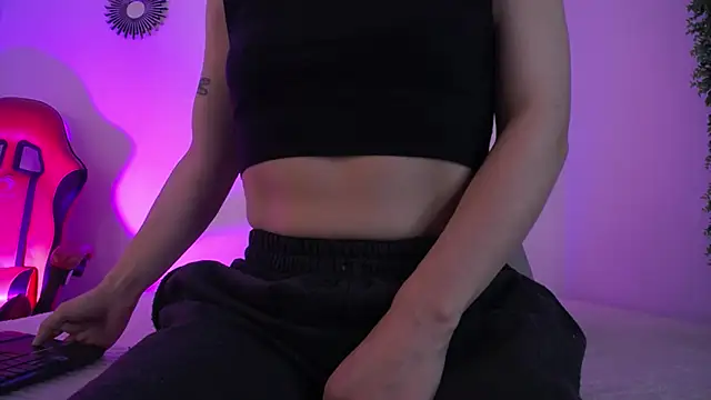 Katy Van online show from December 3, 2025, 8:29 pm