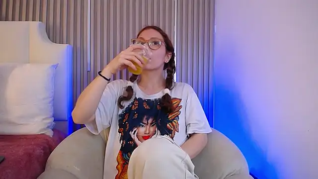 Katy Van online show from May 7, 2026, 9:09 pm
