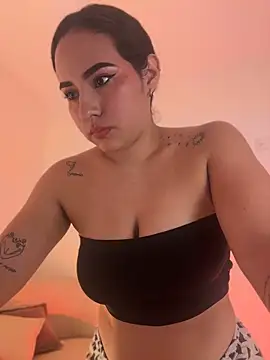 anniesweet02 online show from May 5, 2026, 8:28 pm