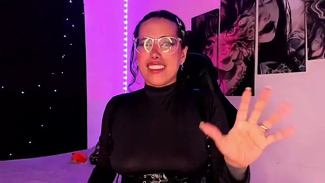 willow poisson online show from December 4, 2024, 8:18 pm