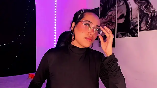 willow poisson online show from December 4, 2024, 11:24 pm