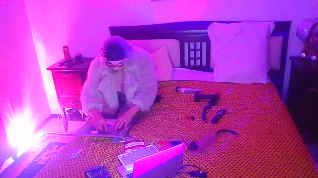 CharlotteVixxens online show from June 13, 2026, 2:20 am