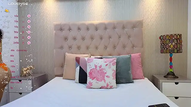 NatyQueen  online show from March 12, 2025, 1:19 pm