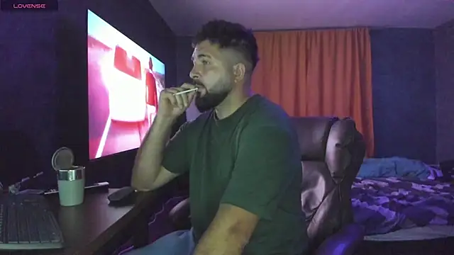 Snapshot of Eduu2322 chatting on September 19, 2025, 7:14 pm Eduu2322 online show from September 19, 2025, 7:14 pm