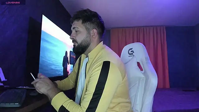 Snapshot of Eduu2322 chatting on October 6, 2025, 8:17 pm Eduu2322 online show from October 6, 2025, 8:17 pm