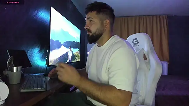 Snapshot of Eduu2322 chatting on October 20, 2025, 9:04 pm Eduu2322 online show from October 20, 2025, 9:04 pm