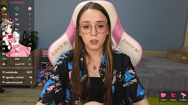Snapshot of Sweet_frosti chatting on December 19, 2024, 6:01 am Sweet frosti online show from December 19, 2024, 6:01 am