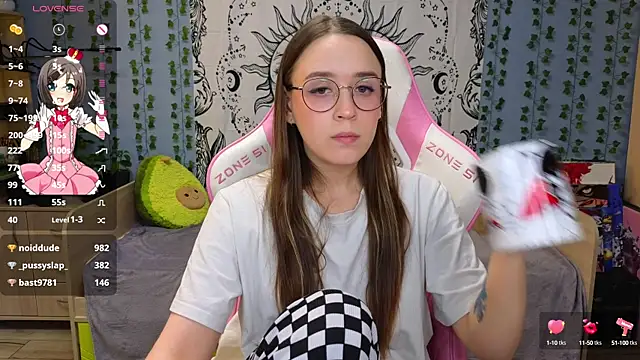 Snapshot of Sweet_frosti chatting on January 13, 2025, 6:27 am Sweet frosti online show from January 13, 2025, 6:27 am