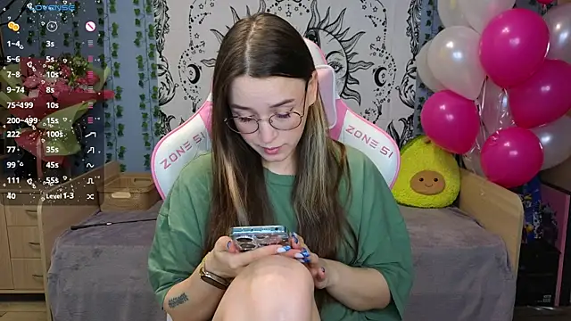 Snapshot of Sweet_frosti chatting on January 19, 2025, 3:18 am Sweet frosti online show from January 19, 2025, 3:18 am