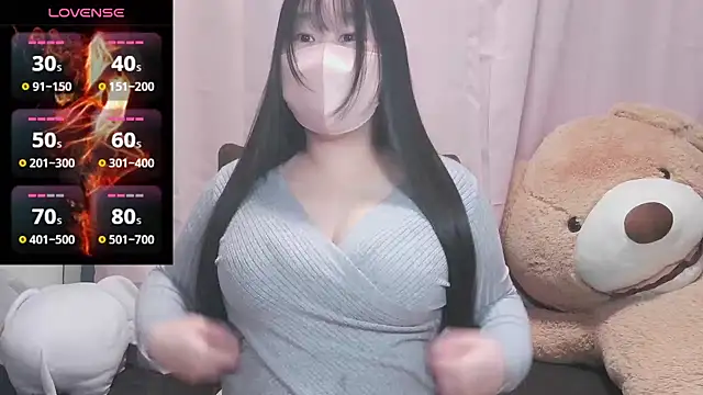 yuinyan3150 online show from February 14, 2025, 5:03 pm