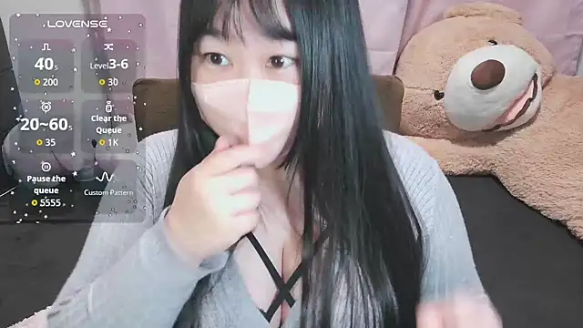 yuinyan3150 online show from December 18, 2025, 1:11 am