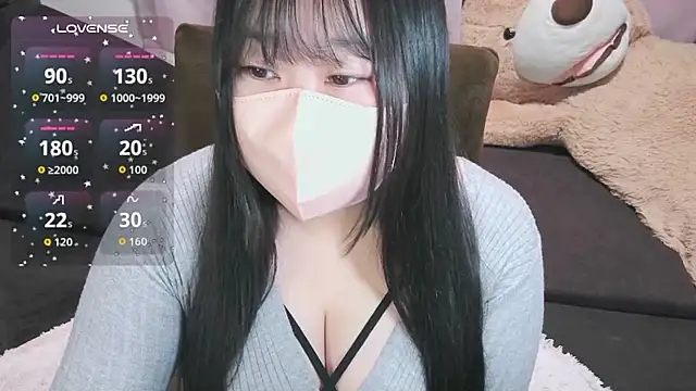 yuinyan3150 online show from March 13, 2026, 4:13 pm