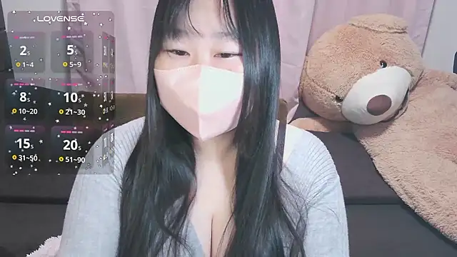 yuinyan3150 online show from March 18, 2026, 9:51 pm