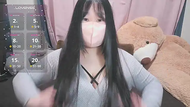 yuinyan3150 online show from April 7, 2026, 8:31 pm