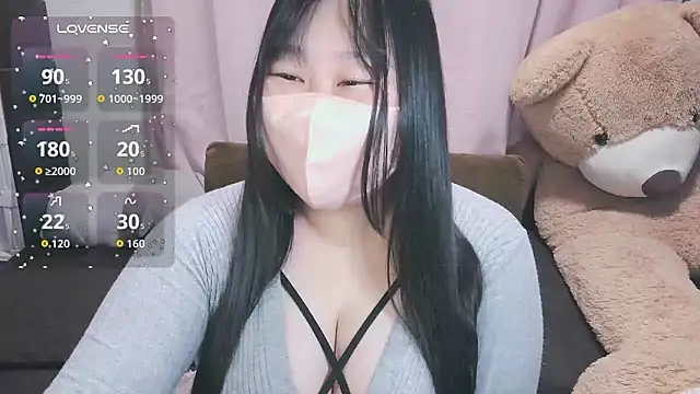 yuinyan3150 online show from April 8, 2026, 1:55 pm