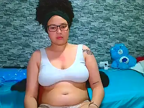 vanellope12 online show from November 7, 2025, 5:07 am